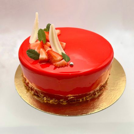 Habkönnyű epres tükörglazúr torta